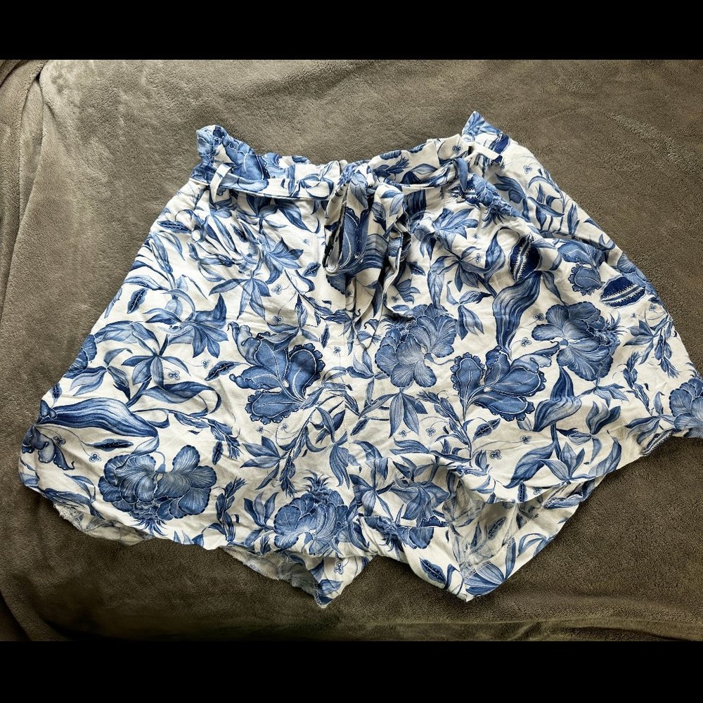 H&M Blue and White Floral High Rise Paperbag Shorts